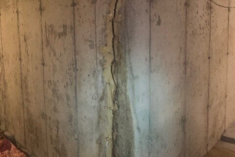 crack in basement concrete wall